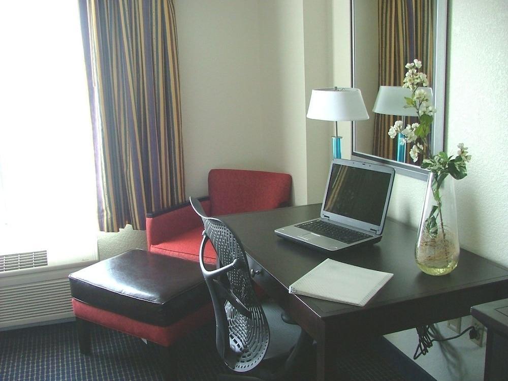 Hampton Inn & Suites Anaheim Гардън Гроув Екстериор снимка