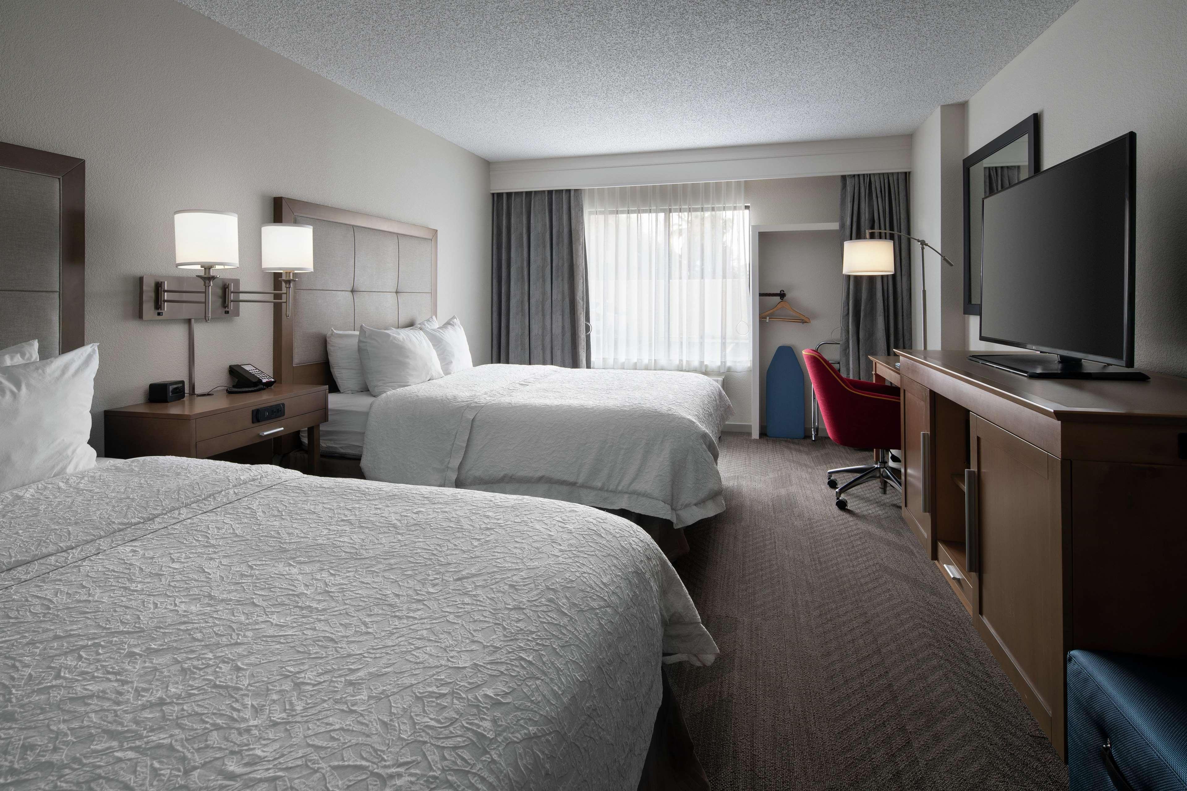 Hampton Inn & Suites Anaheim Гардън Гроув Екстериор снимка