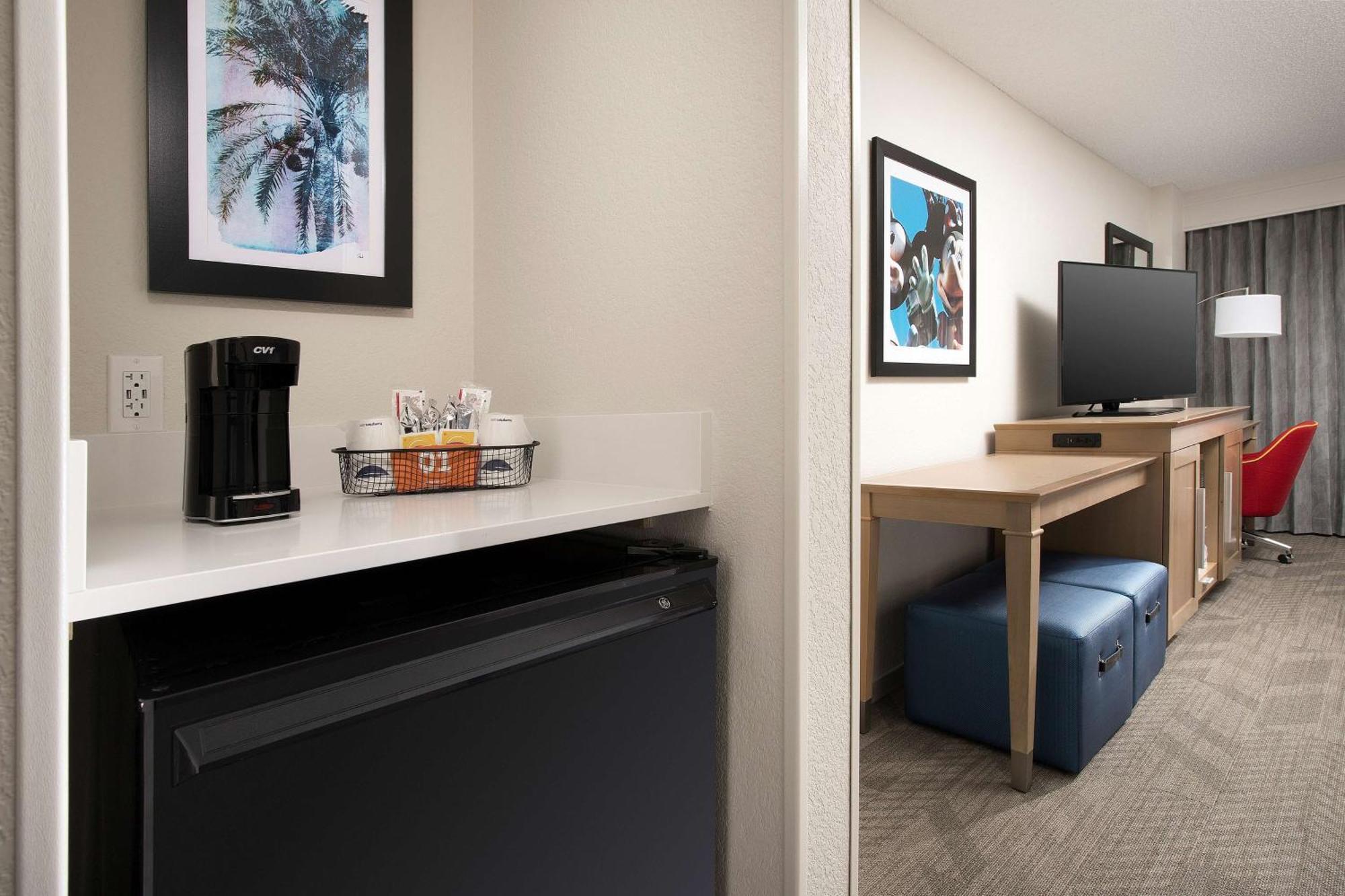 Hampton Inn & Suites Anaheim Гардън Гроув Екстериор снимка