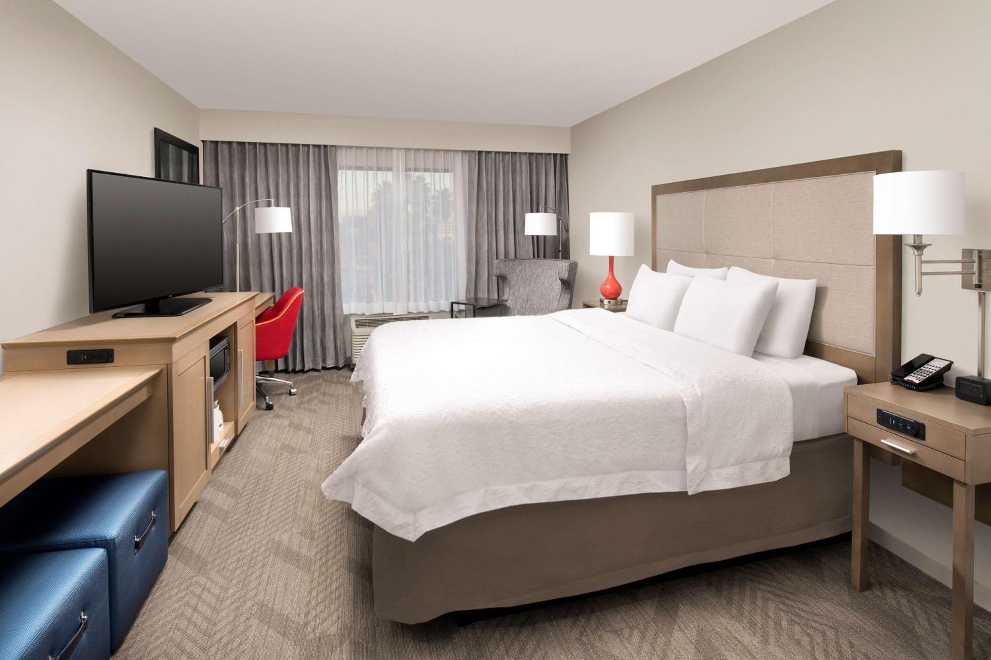 Hampton Inn & Suites Anaheim Гардън Гроув Екстериор снимка