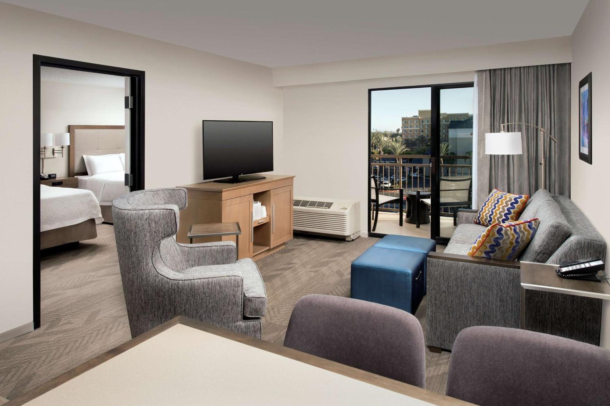 Hampton Inn & Suites Anaheim Гардън Гроув Екстериор снимка