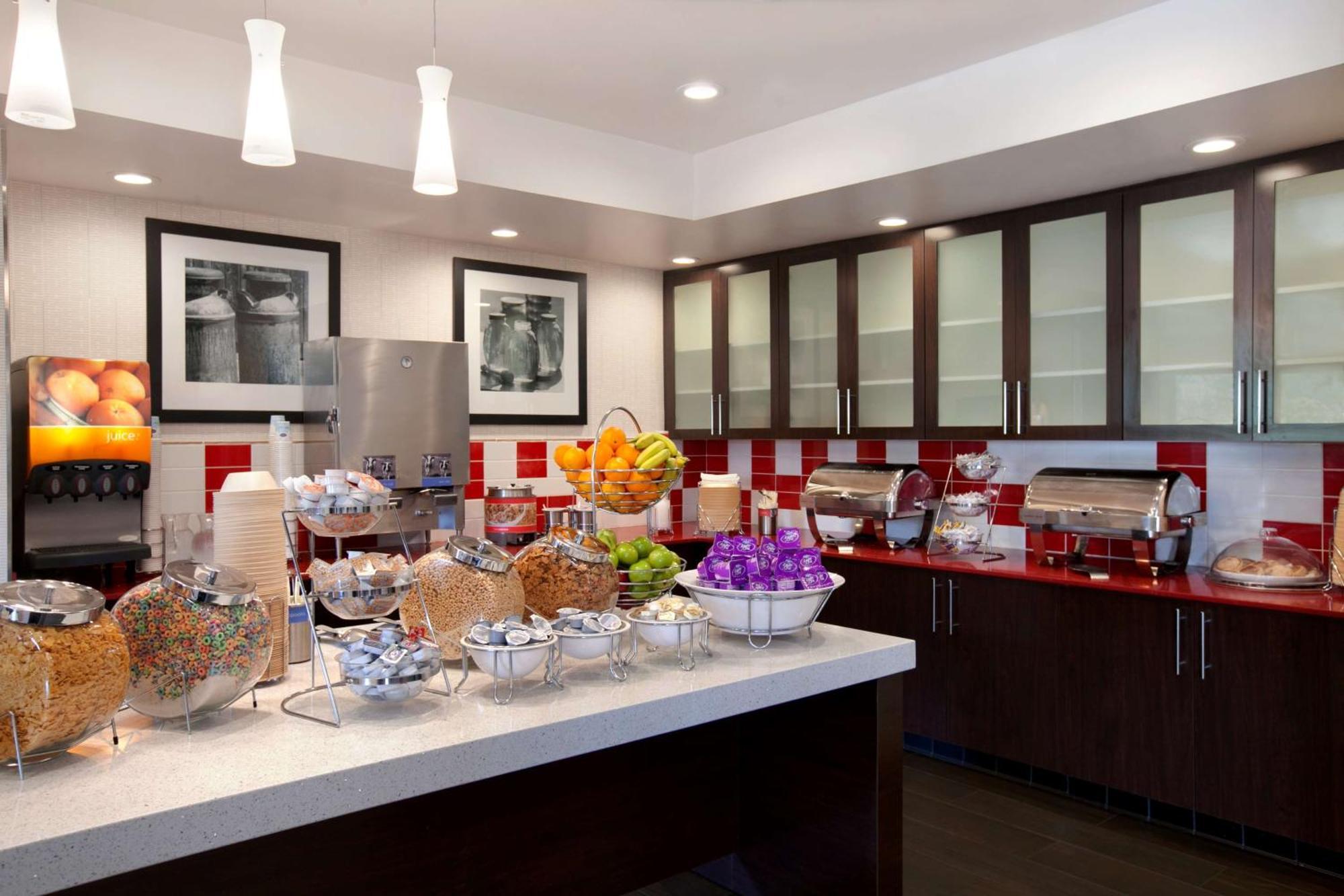 Hampton Inn & Suites Anaheim Гардън Гроув Екстериор снимка