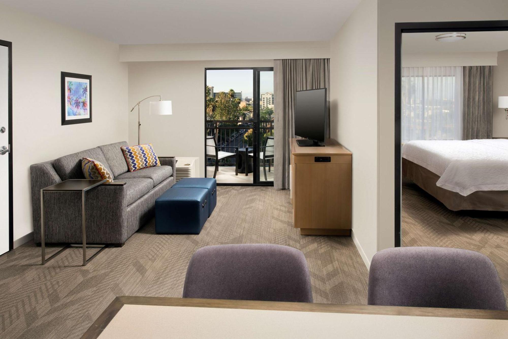 Hampton Inn & Suites Anaheim Гардън Гроув Екстериор снимка