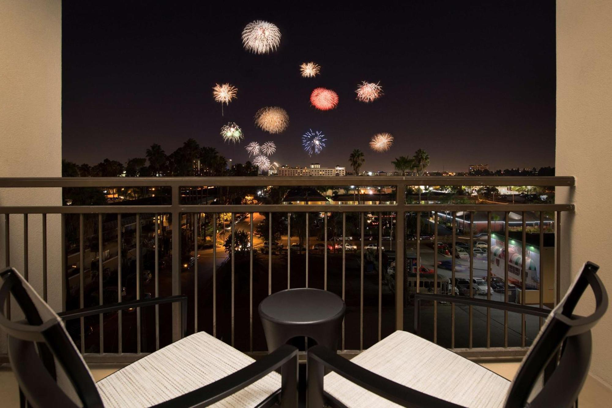 Hampton Inn & Suites Anaheim Гардън Гроув Екстериор снимка