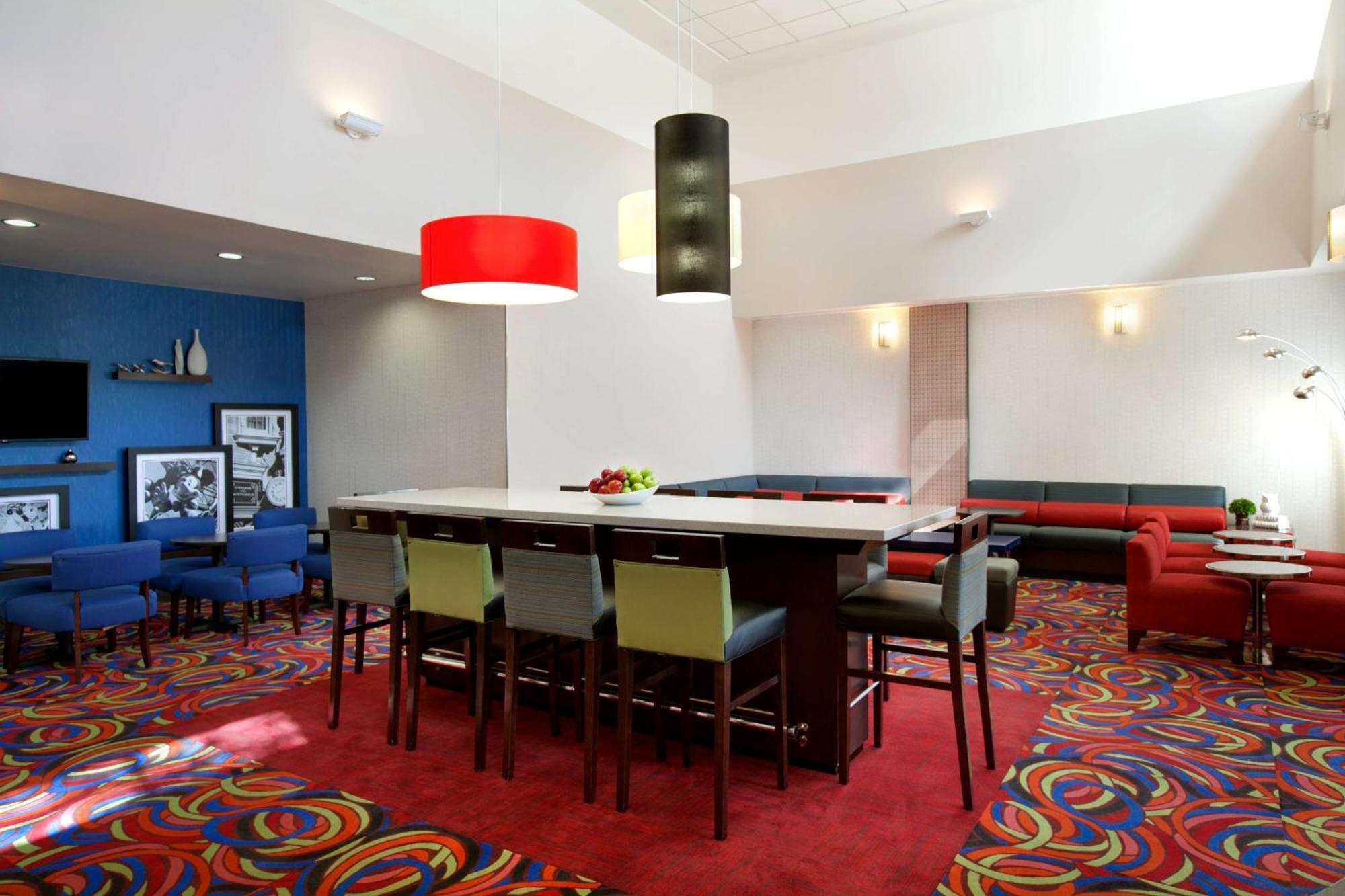 Hampton Inn & Suites Anaheim Гардън Гроув Екстериор снимка
