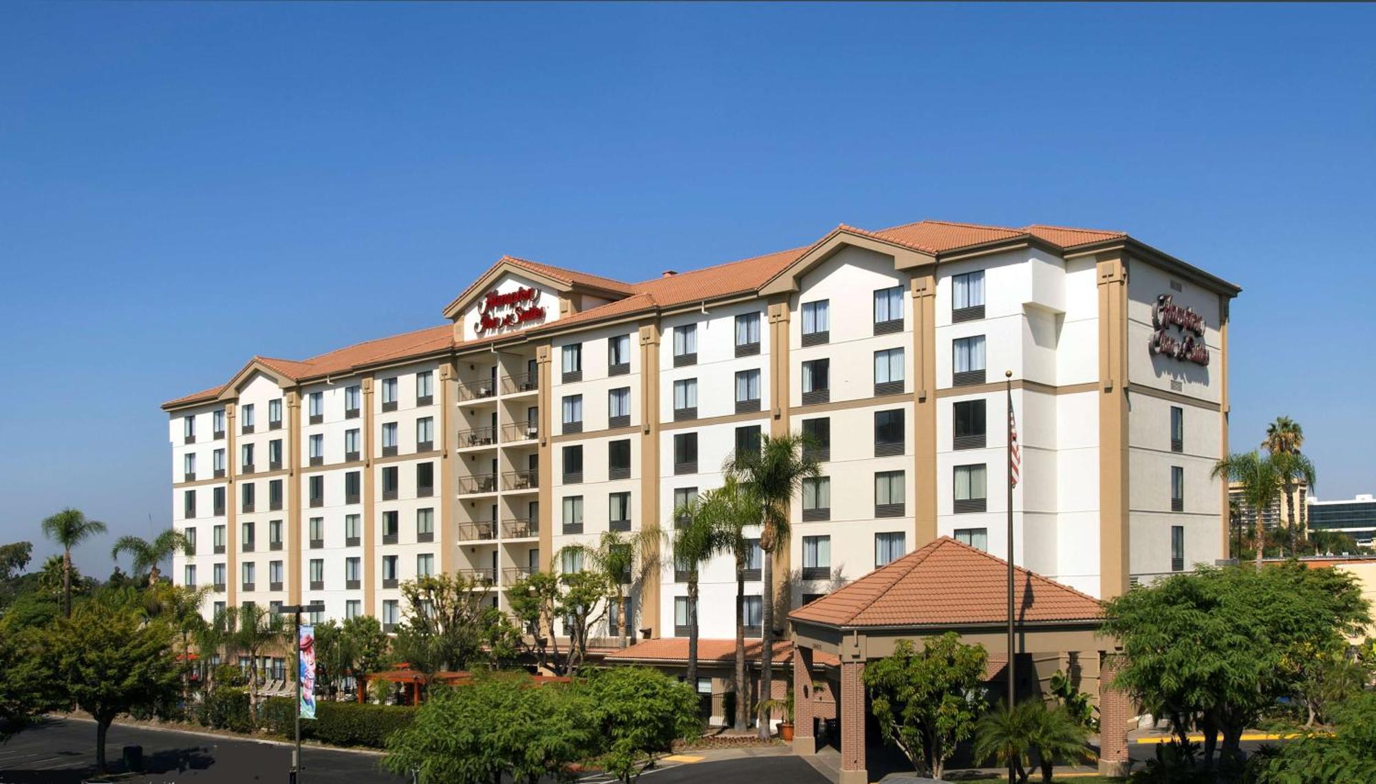 Hampton Inn & Suites Anaheim Гардън Гроув Екстериор снимка