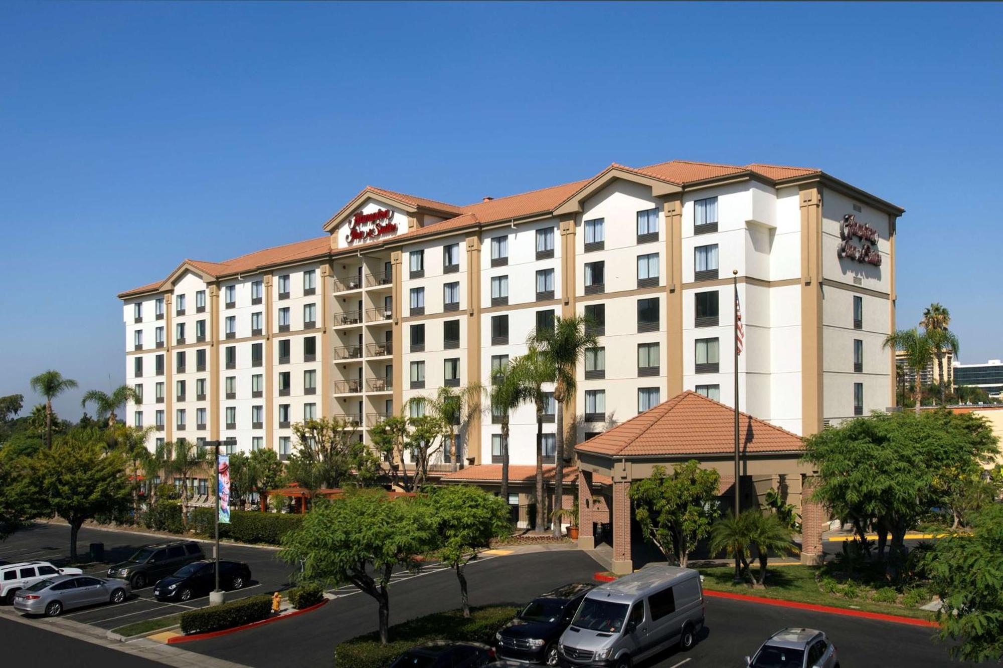 Hampton Inn & Suites Anaheim Гардън Гроув Екстериор снимка
