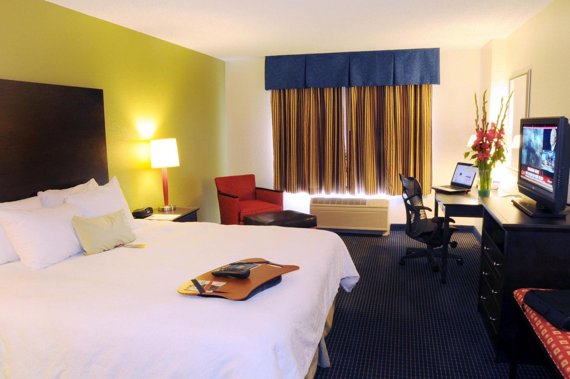 Hampton Inn & Suites Anaheim Гардън Гроув Екстериор снимка