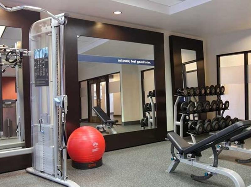 Hampton Inn & Suites Anaheim Гардън Гроув Екстериор снимка