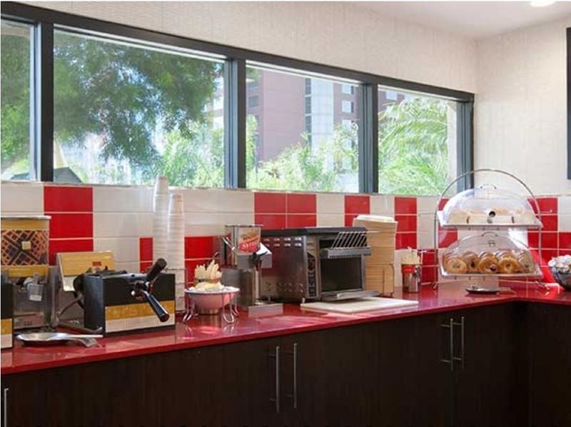 Hampton Inn & Suites Anaheim Гардън Гроув Екстериор снимка