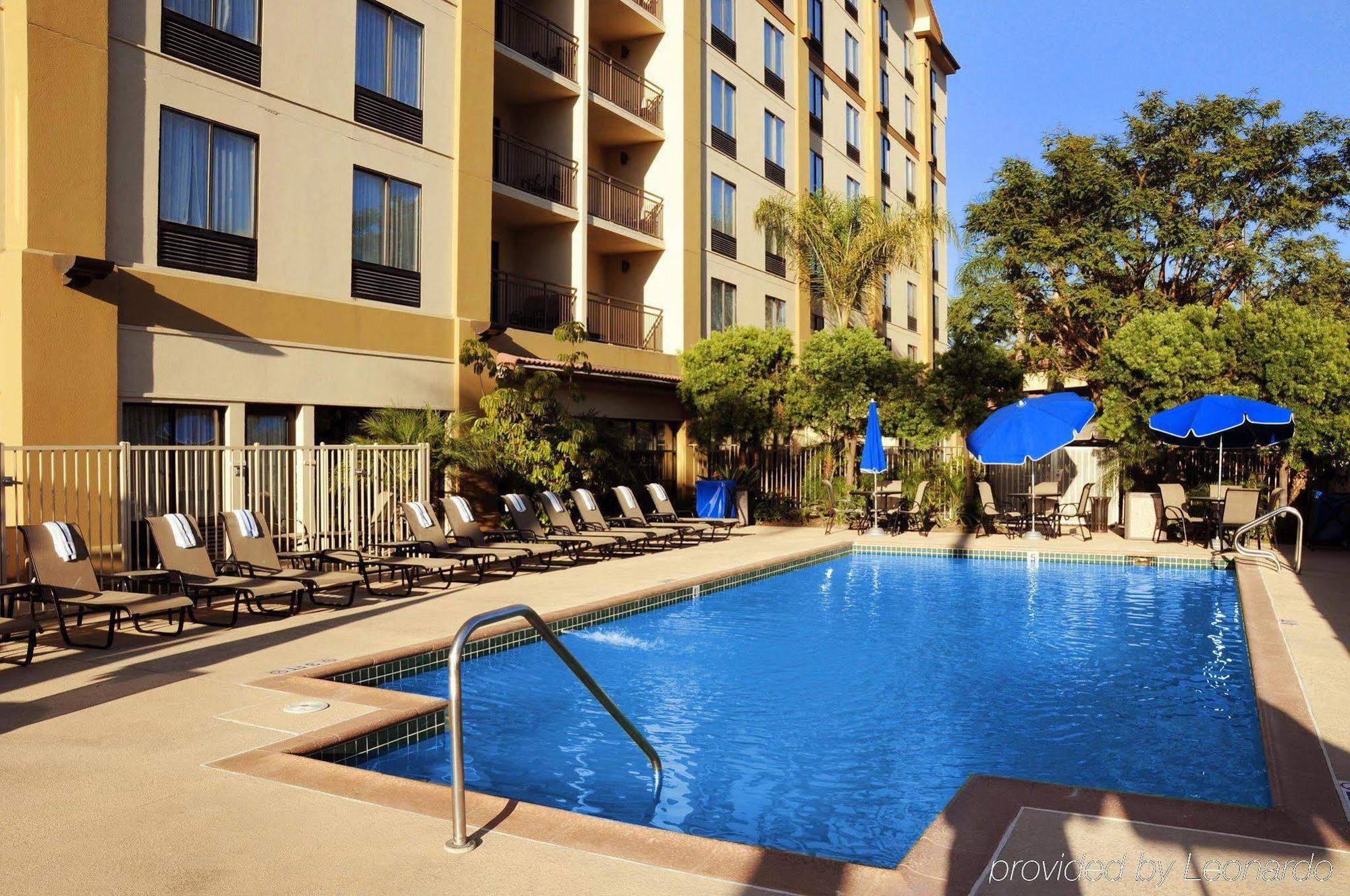 Hampton Inn & Suites Anaheim Гардън Гроув Екстериор снимка