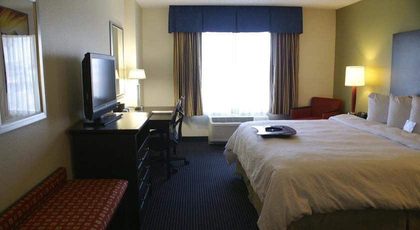 Hampton Inn & Suites Anaheim Гардън Гроув Екстериор снимка