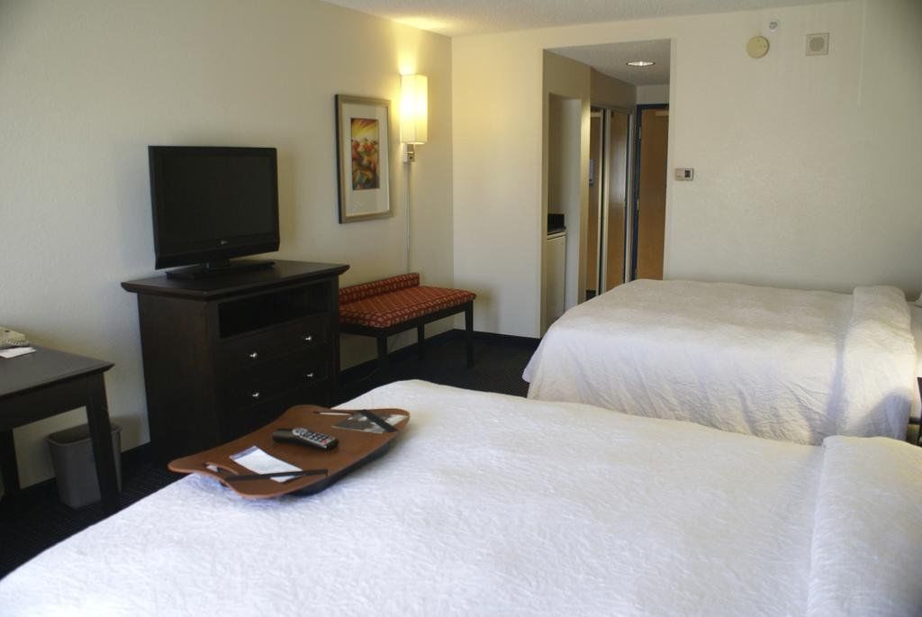 Hampton Inn & Suites Anaheim Гардън Гроув Екстериор снимка
