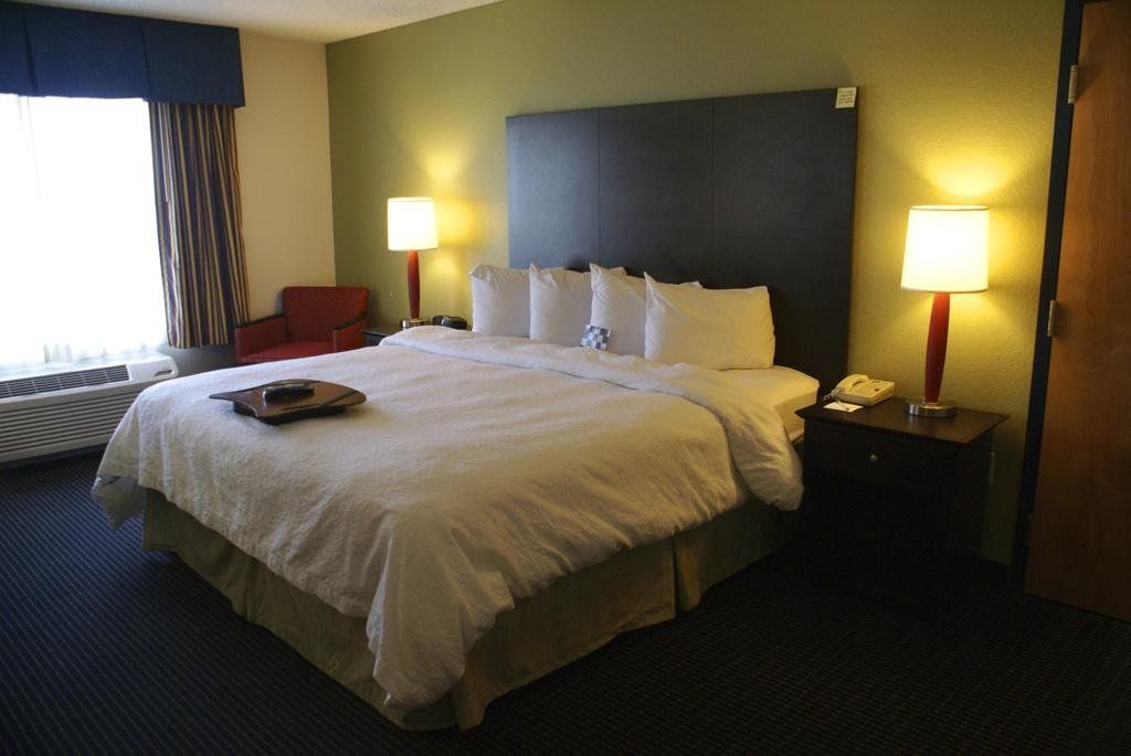 Hampton Inn & Suites Anaheim Гардън Гроув Екстериор снимка